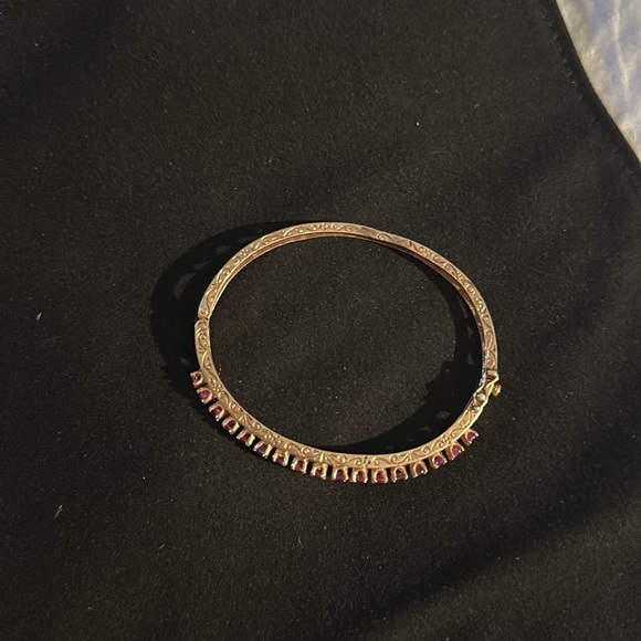 14K gold and ruby bangle - Picture 2 of 6